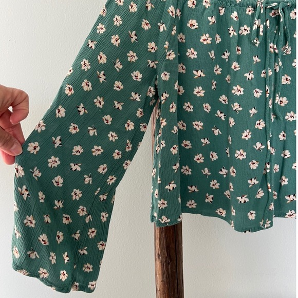 Billabong Floral Off Shoulder top Long Sleeve Blouse  Drawstring Size S - Picture 3 of 4